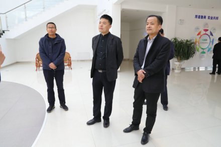 墾利區(qū)委常委、副區(qū)長宋晉民到萬得福調(diào)研